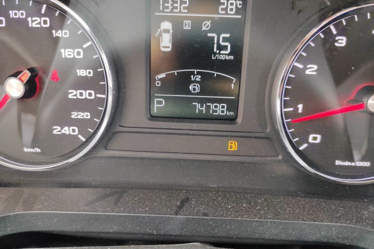 Used Roewe i6 2018 20T Automatic Flagship Edition Odometer Close Up