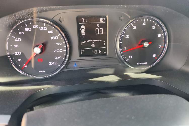 Used Roewe i6 2018 20T Automatic Flagship Edition Odometer Close Up