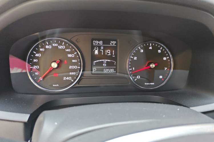 Used Roewe i6 2018 20T Automatic Flagship Edition Odometer Close Up