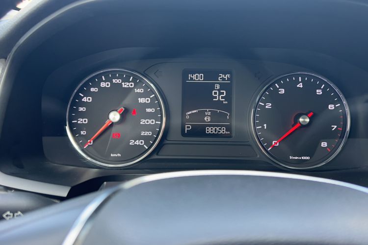 Used Roewe i6 2018 20T Automatic Internet Smart Edition Odometer Close Up