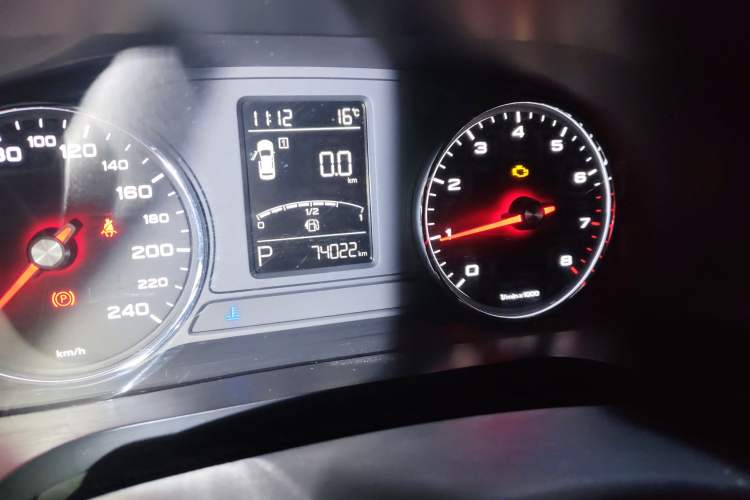 Used Roewe i6 2018 20T Automatic Internet ZhiZun Edition Odometer Close Up