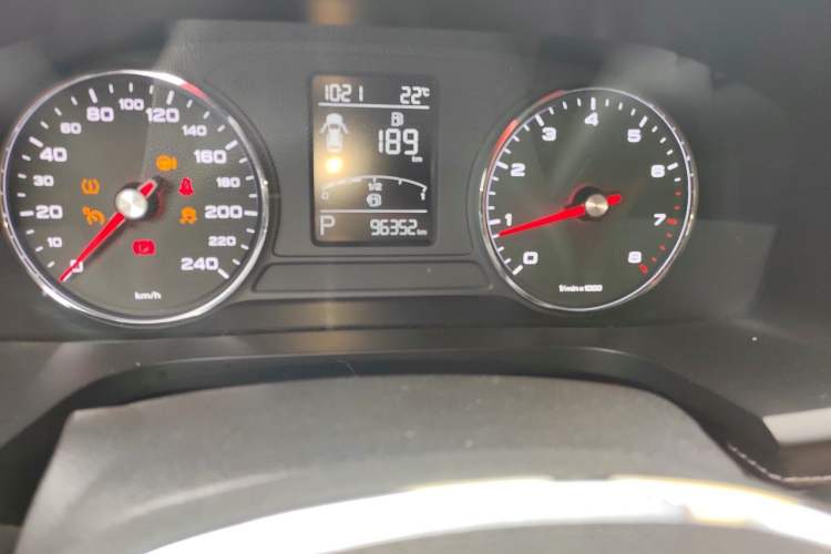 Used Roewe i6 2018 20T Automatic Internet Smart Edition Odometer Close Up
