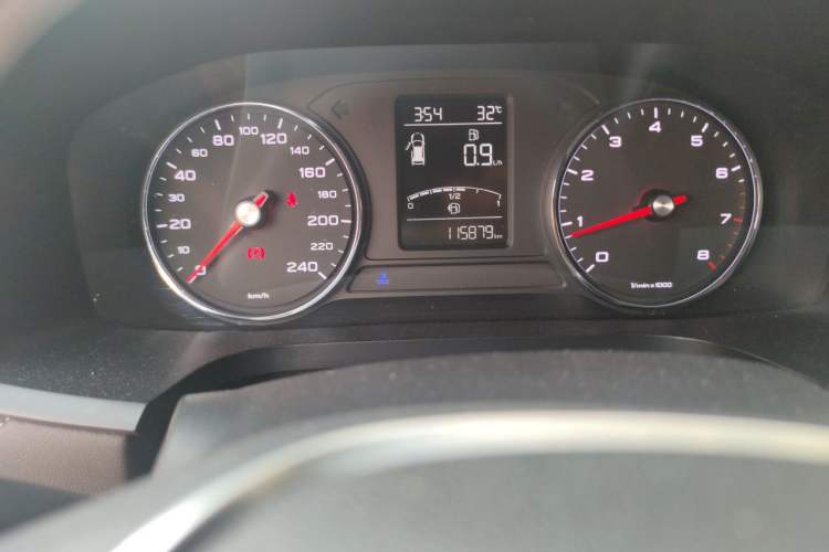 Used Roewe i6 2018 20T Manual Luxury Edition Odometer Close Up
