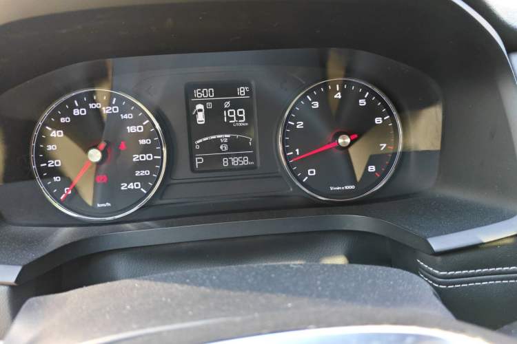 Used Roewe i6 2018 20T Automatic Flagship Edition Odometer Close Up