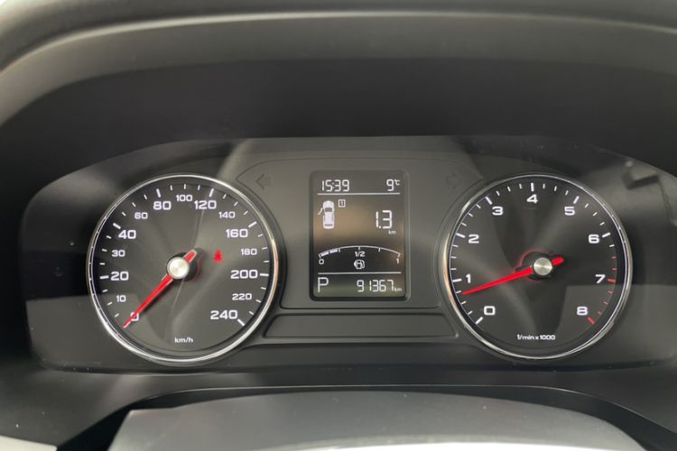 Used Roewe i6 2018 20T Automatic Internet Smart Edition Odometer Close Up