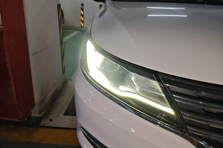 Used Roewe i6 2018 20T Automatic Flagship Edition Right Front Headlight