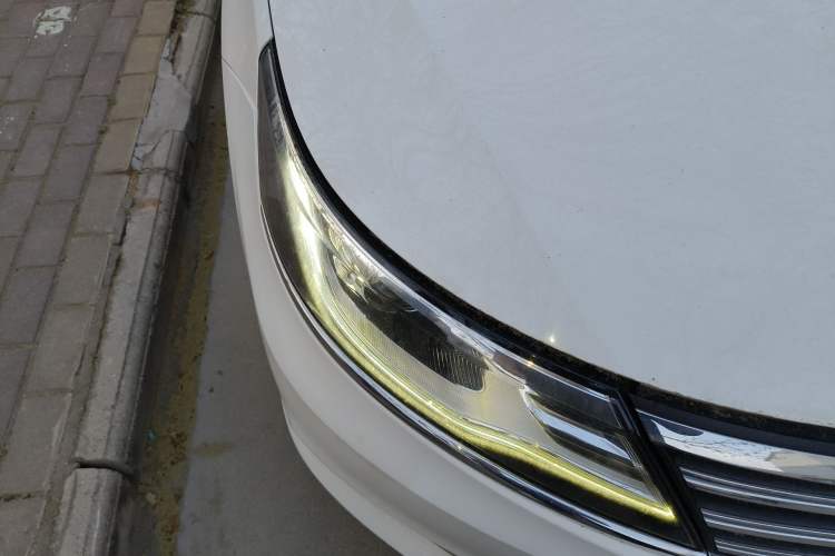 Used Roewe i6 2018 20T Automatic Internet ZhiZun Edition Right Front Headlight