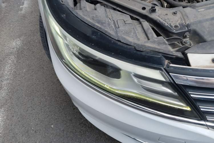 Used Roewe i6 2018 20T Automatic Flagship Edition Right Front Headlight