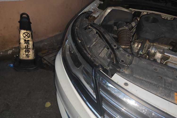 Used Roewe i6 2018 20T Automatic Flagship Edition Right Front Headlight