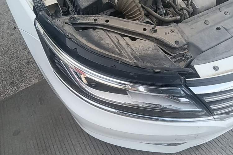 Used Roewe i6 2018 20T Automatic Internet ZhiZun Edition Right Front Headlight