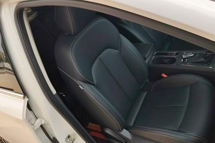 Used Roewe i6 2018 20T Automatic Internet ZhiZun Edition Right Front Seat