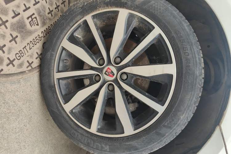 Used Roewe i6 2018 20T Automatic Flagship Edition Right Front Wheel Hub
