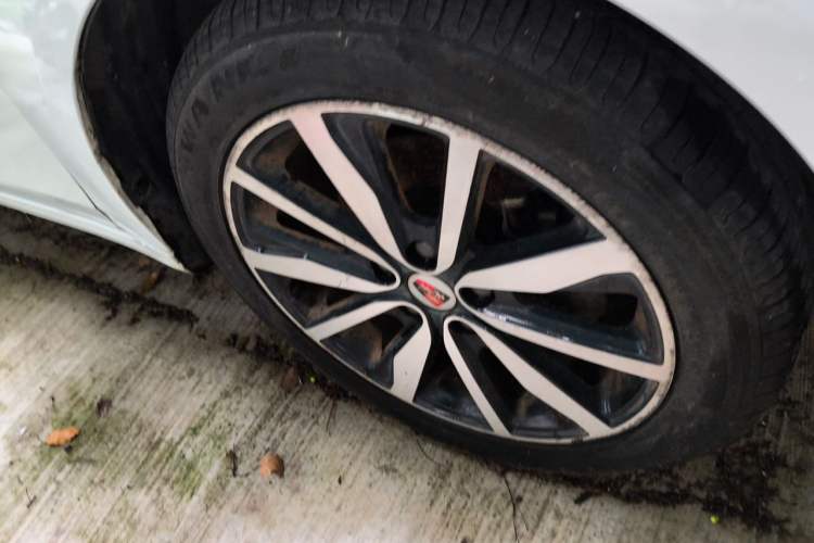 Used Roewe i6 2018 20T Automatic Flagship Edition Right Front Wheel Hub
