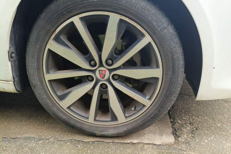 Used Roewe i6 2018 20T Automatic Flagship Edition Right Front Wheel Hub