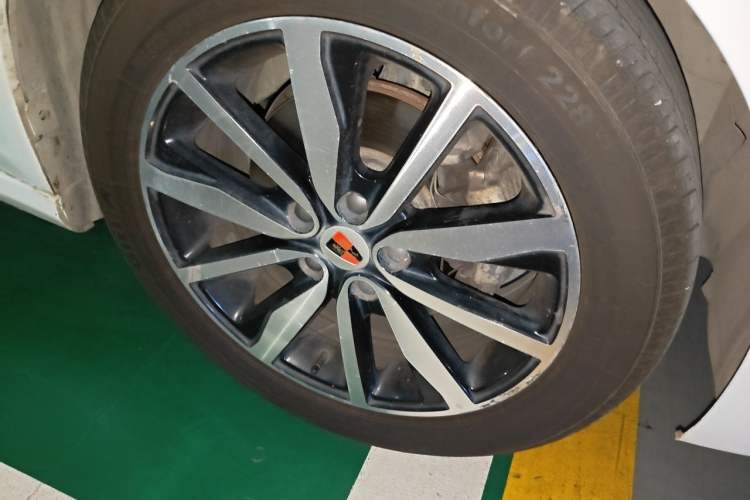Used Roewe i6 2018 20T Automatic Flagship Edition Right Front Wheel Hub