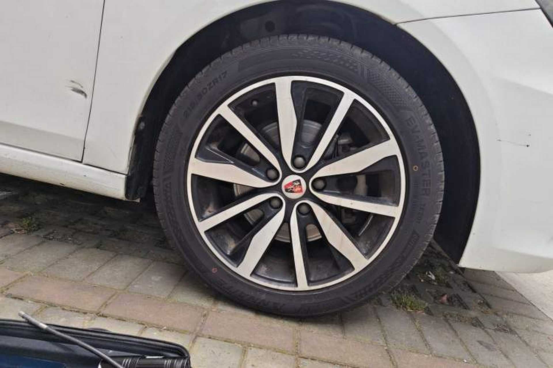 Used Roewe i6 2018 20T Automatic Flagship Edition Right Front Wheel Hub