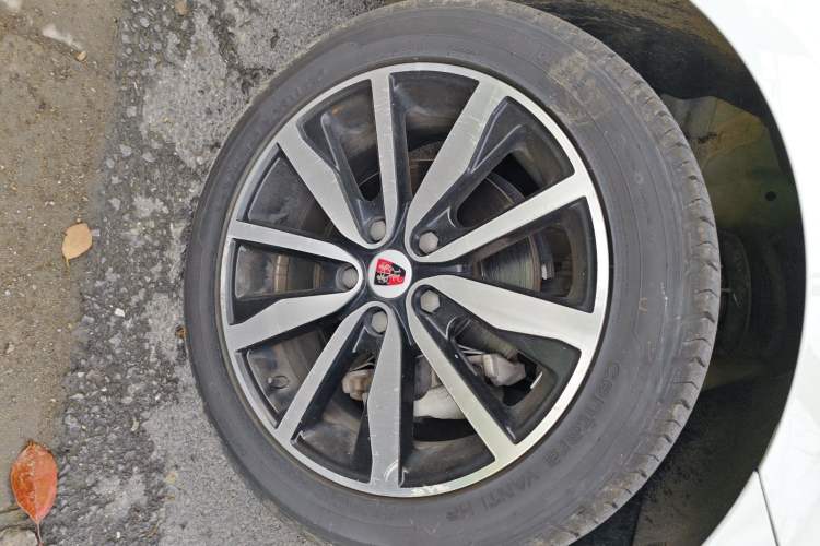 Used Roewe i6 2018 20T Automatic Flagship Edition Right Front Wheel Hub