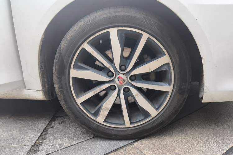 Used Roewe i6 2018 20T Automatic Flagship Edition Right Front Wheel Hub