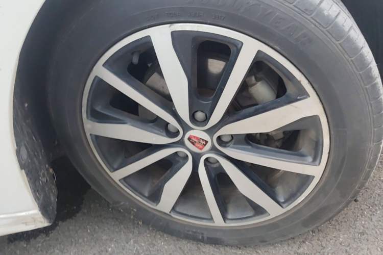 Used Roewe i6 2018 20T Automatic Flagship Edition Right Front Wheel Hub