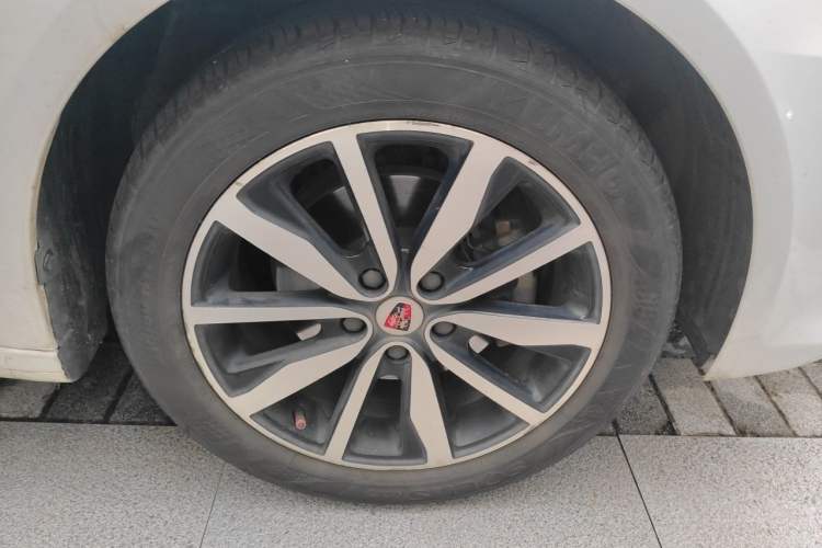 Used Roewe i6 2018 20T Automatic Flagship Edition Right Front Wheel Hub