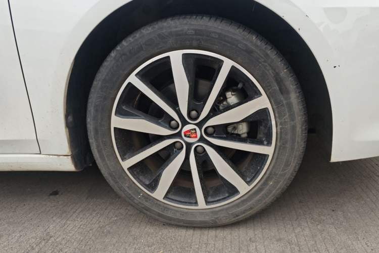 Used Roewe i6 2018 20T Automatic Flagship Edition Right Front Wheel Hub