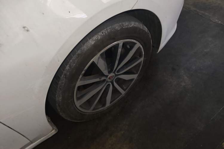 Used Roewe i6 2018 20T Automatic Flagship Edition Right Front Wheel Hub