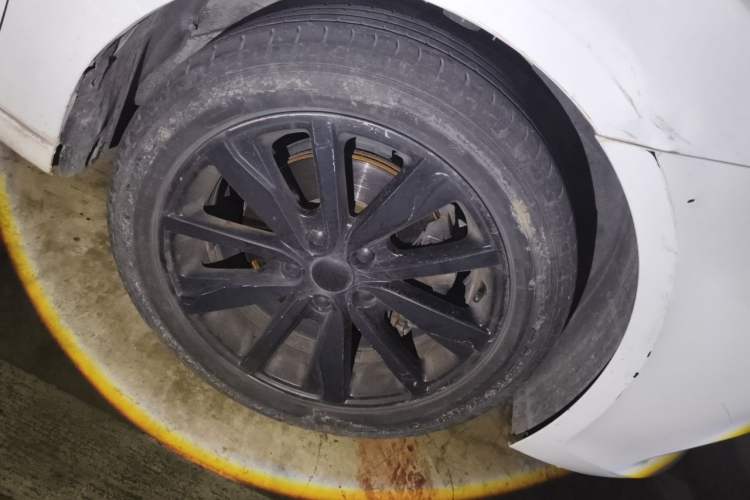 Used Roewe i6 2018 20T Automatic Internet ZhiZun Edition Right Front Wheel Hub