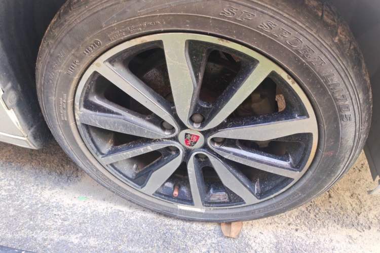 Used Roewe i6 2018 20T Automatic Flagship Edition Right Front Wheel Hub