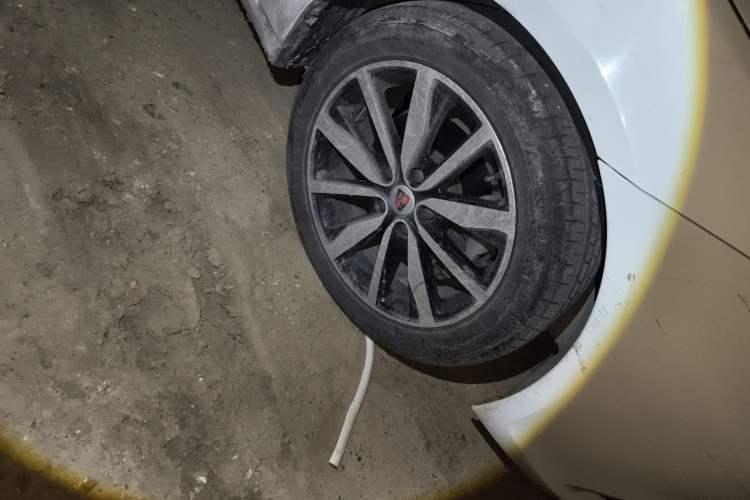 Used Roewe i6 2018 20T Automatic Flagship Edition Right Front Wheel Hub