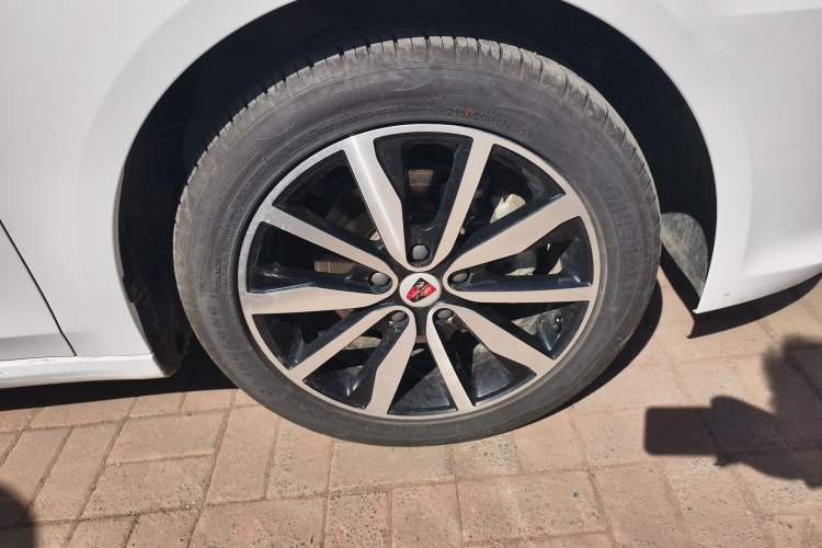 Used Roewe i6 2018 20T Automatic Flagship Edition Right Front Wheel Hub