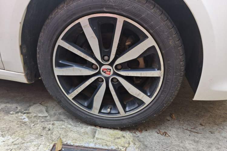 Used Roewe i6 2018 20T Automatic Flagship Edition Right Front Wheel Hub