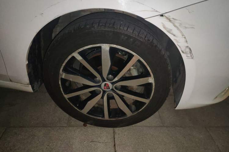 Used Roewe i6 2018 20T Automatic Internet Smart Edition Right Front Wheel Hub