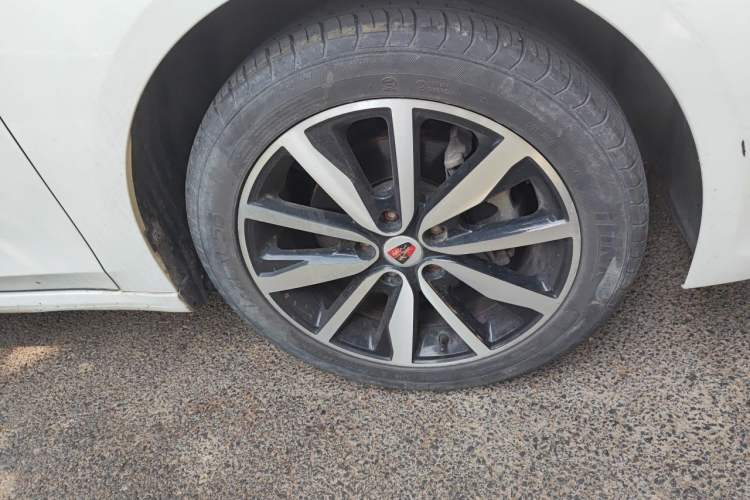 Used Roewe i6 2018 20T Automatic Flagship Edition Right Front Wheel Hub