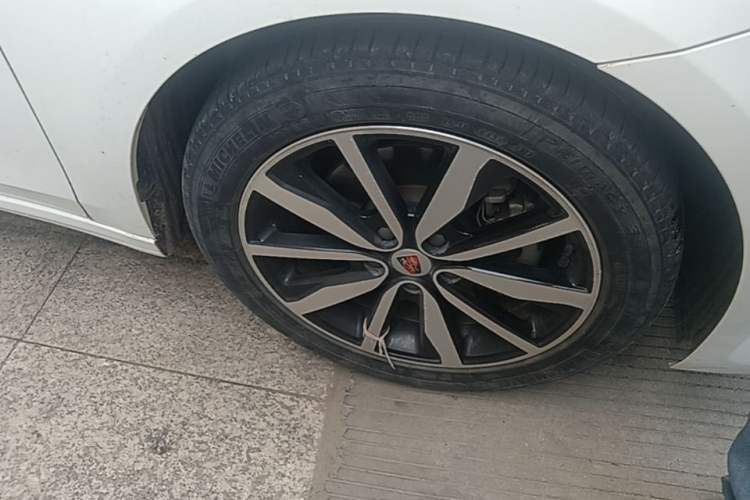 Used Roewe i6 2018 20T Automatic Internet ZhiZun Edition Right Front Wheel Hub