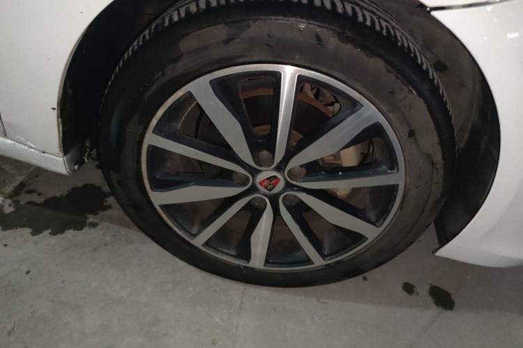 Used Roewe i6 2018 20T Automatic Internet Smart Edition Right Front Wheel Hub