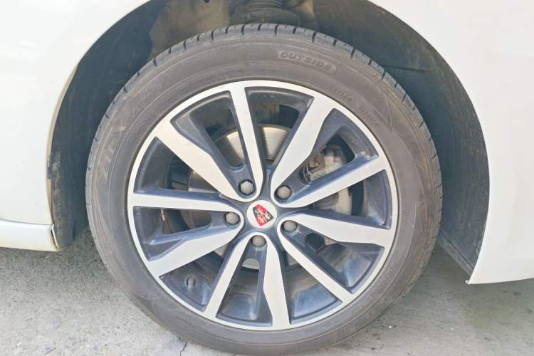Used Roewe i6 2018 20T Automatic Internet Smart Edition Right Front Wheel Hub