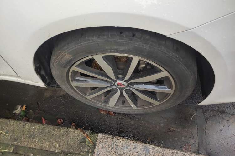 Used Roewe i6 2018 20T Automatic Internet Smart Edition Right Front Wheel Hub