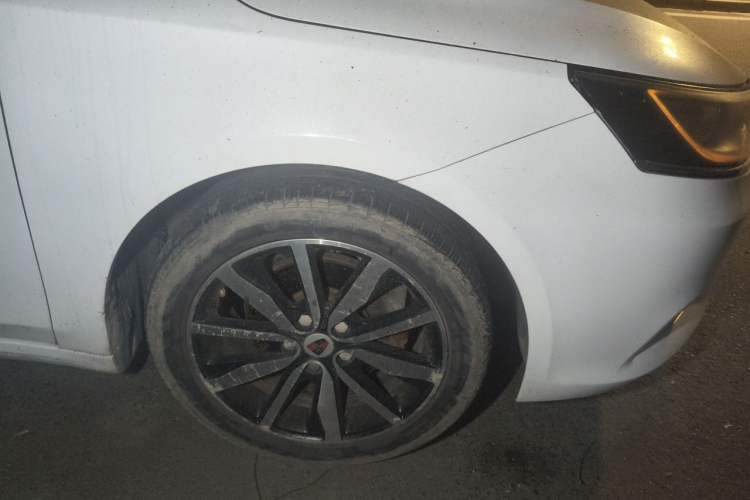 Used Roewe i6 2018 20T Automatic Flagship Edition Right Front Wheel Hub