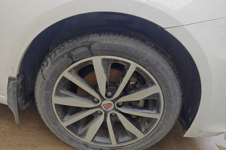Used Roewe i6 2018 20T Automatic Internet Smart Edition Right Front Wheel Hub
