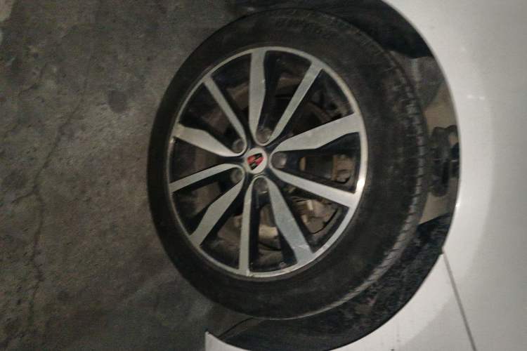 Used Roewe i6 2018 20T Automatic Internet Smart Edition Right Front Wheel Hub