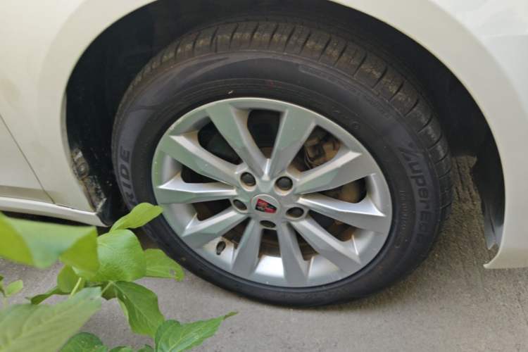 Used Roewe i6 2018 20T Automatic Flagship Edition Right Front Wheel Hub