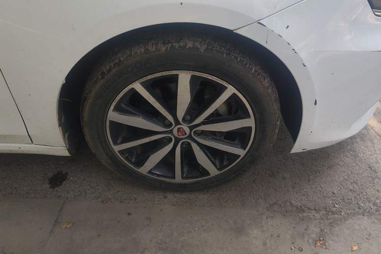 Used Roewe i6 2018 20T Automatic Flagship Edition Right Front Wheel Hub