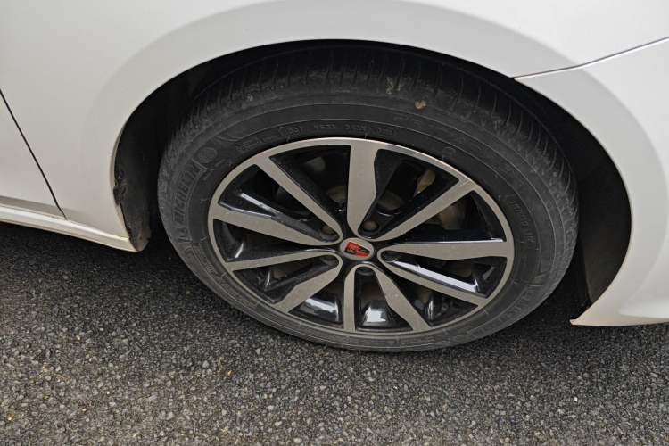 Used Roewe i6 2018 20T Automatic Flagship Edition Right Front Wheel Hub