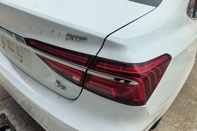 Used Roewe i6 2018 20T Automatic Flagship Edition Right Rear Taillight