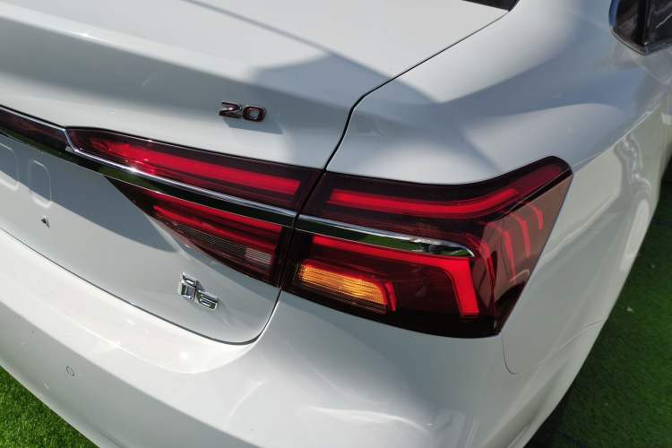 Used Roewe i6 2018 20T Automatic Flagship Edition Right Rear Taillight