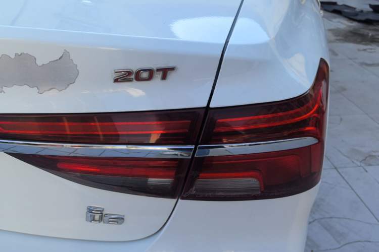 Used Roewe i6 2018 20T Automatic Flagship Edition Right Rear Taillight