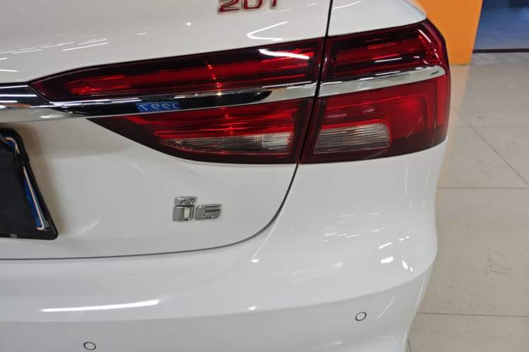 Used Roewe i6 2018 20T Automatic Flagship Edition Right Rear Taillight