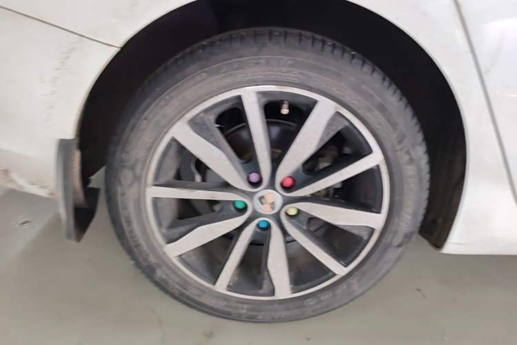 Used Roewe i6 2018 20T Automatic Internet Smart Edition Right Rear Wheel Hub