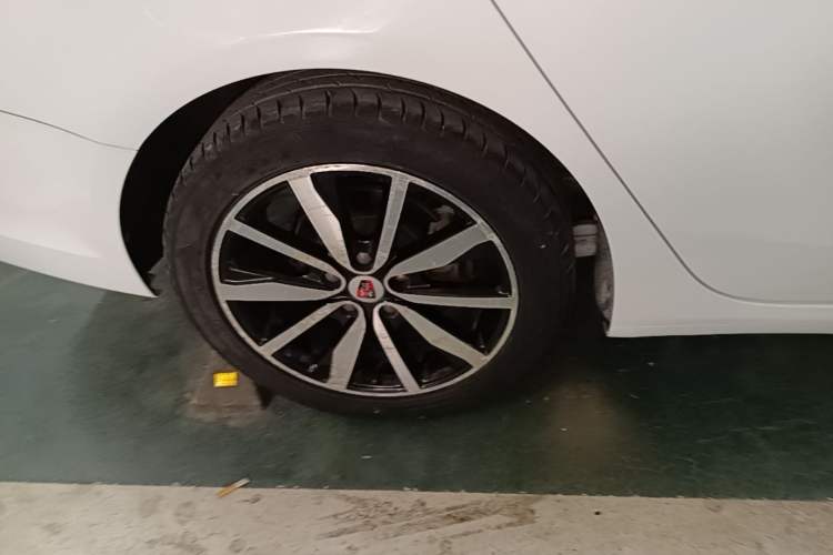 Used Roewe i6 2018 20T Automatic Internet Smart Edition Right Rear Wheel Hub
