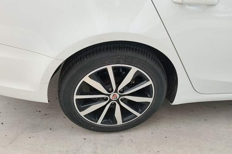 Used Roewe i6 2018 20T Automatic Internet ZhiZun Edition Right Rear Wheel Hub